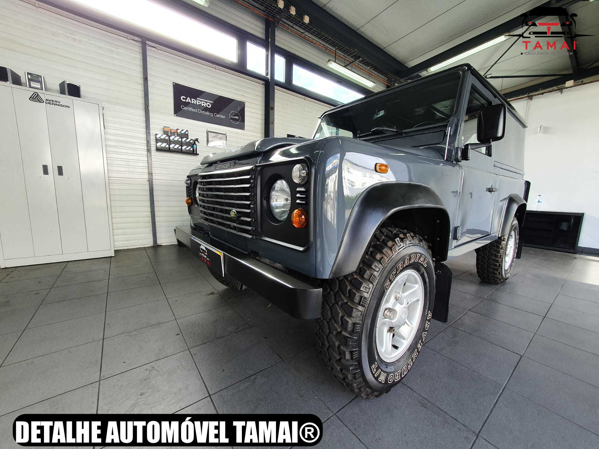 Detalhe automóvel Land Rover Defender