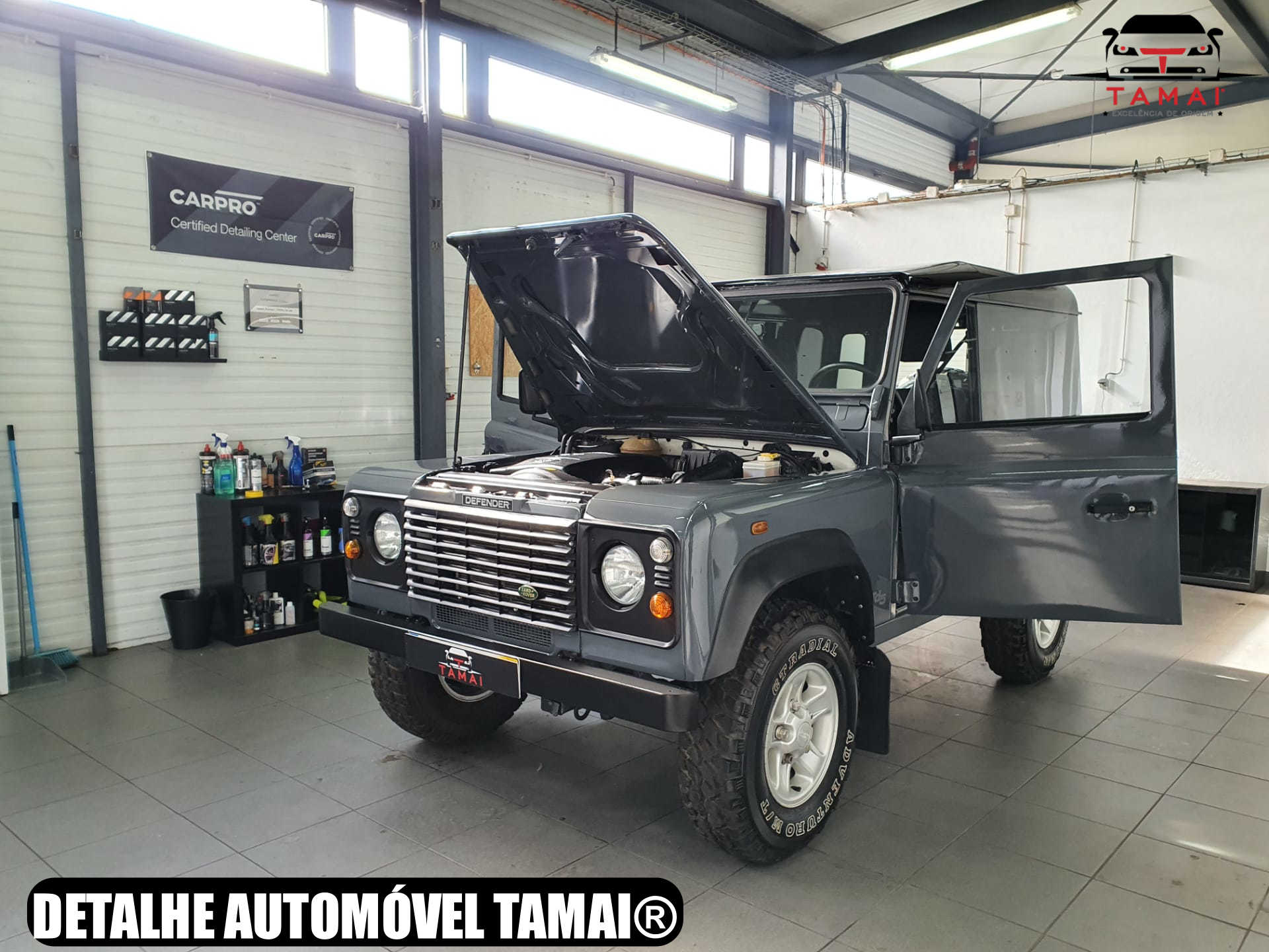 Detalhe automóvel Land Rover Defender